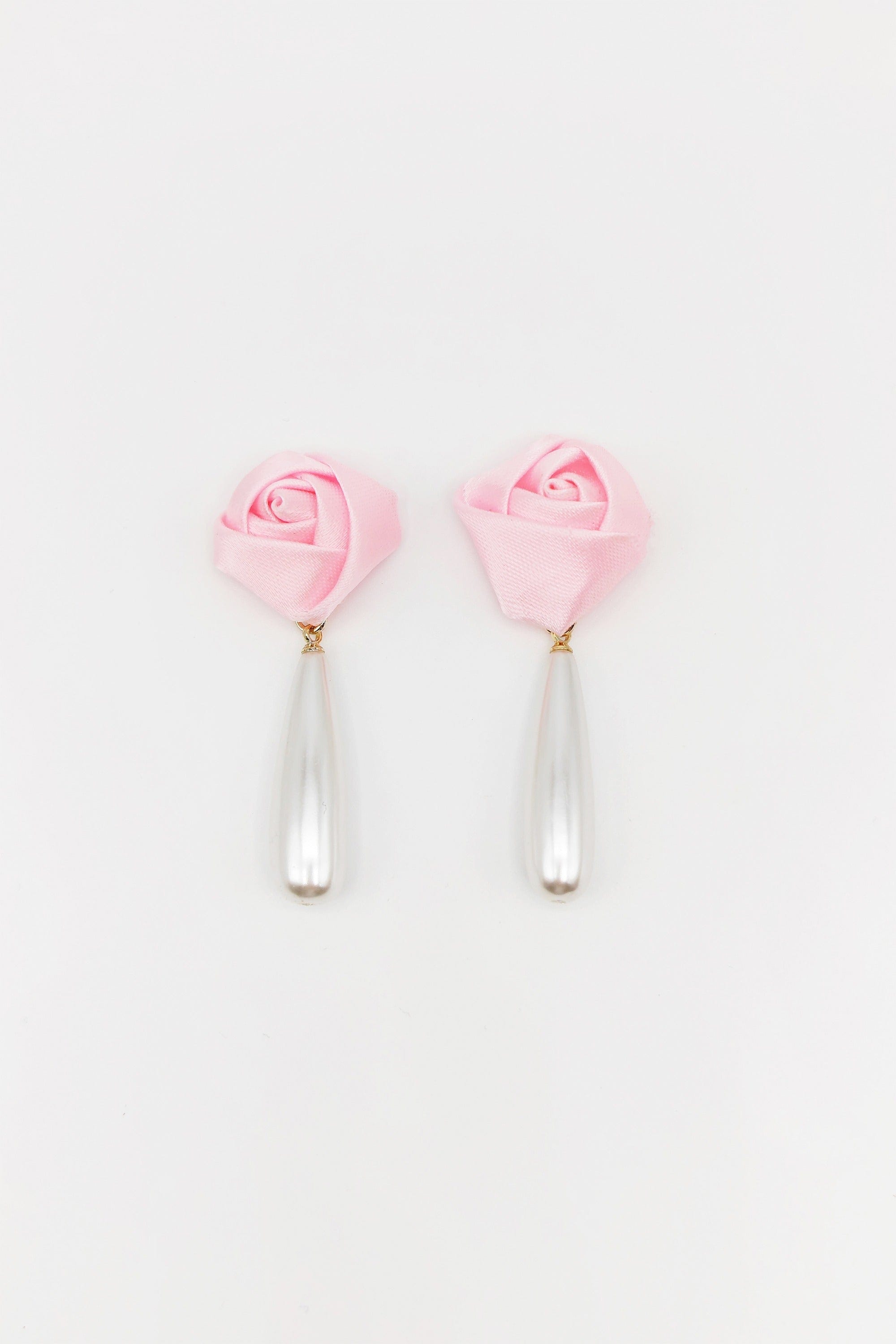 Rosette Pearl Pendant Earring