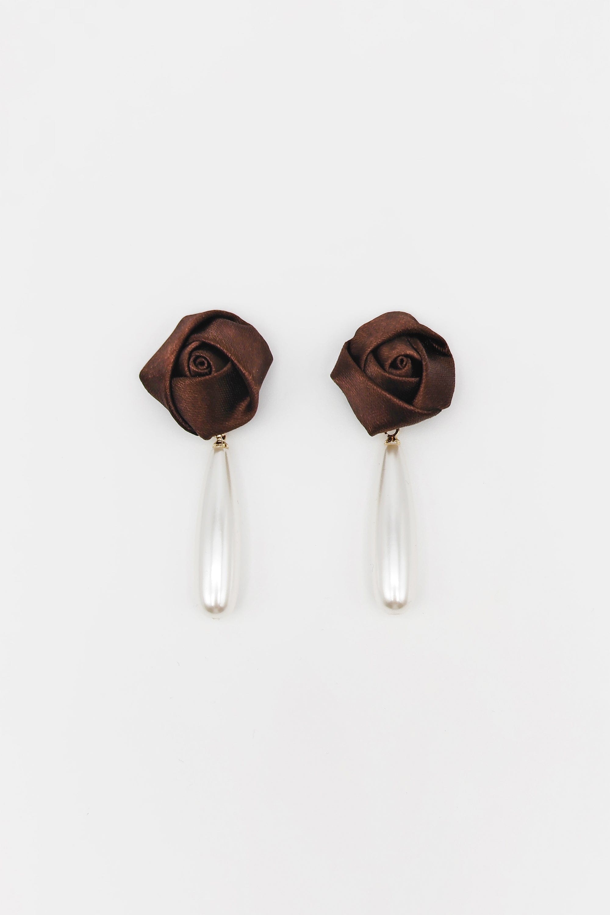 Rosette Pearl Pendant Earring
